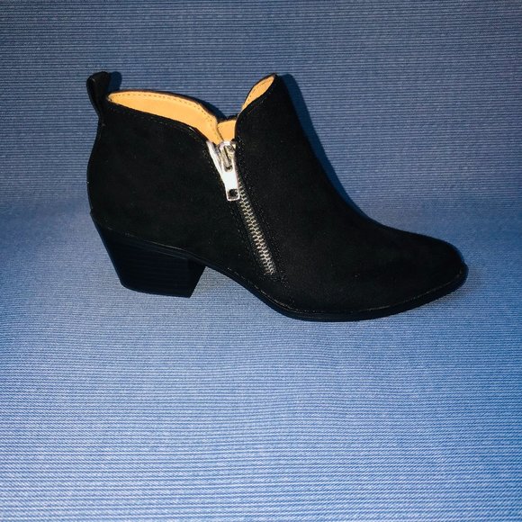 American Eagle Outfitters Shoes - American Eagle Greta Ankle Suede Booties – 5M/US